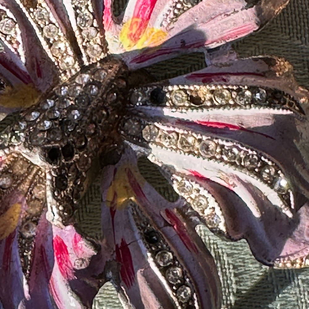 Pink-purple 1940's style Pot Metal Enamel Orchid Floral Rhinestone Dress Clip - Picture 4 of 6